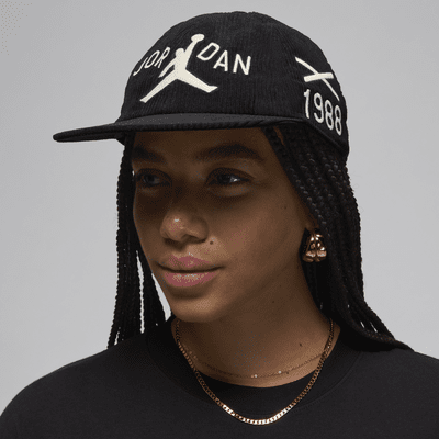 NIKE公式】ジョーダン x ニーナ シャネル アブニー クラブ キャップ.オンラインストア (通販サイト)